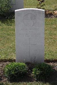 Calais Southern Cemetery - Fox, James